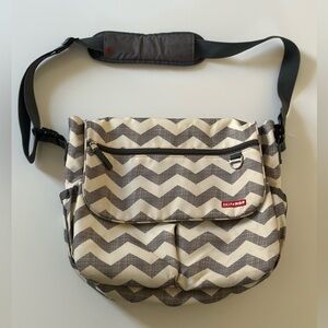 Skip Hop Chevron diaper Bag - Gray